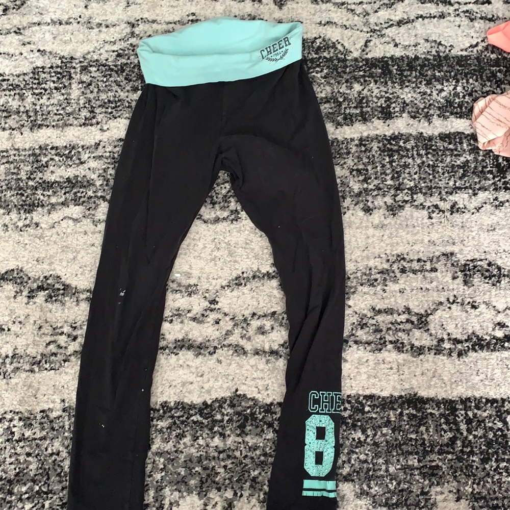 Black and turquoise yoga pants.